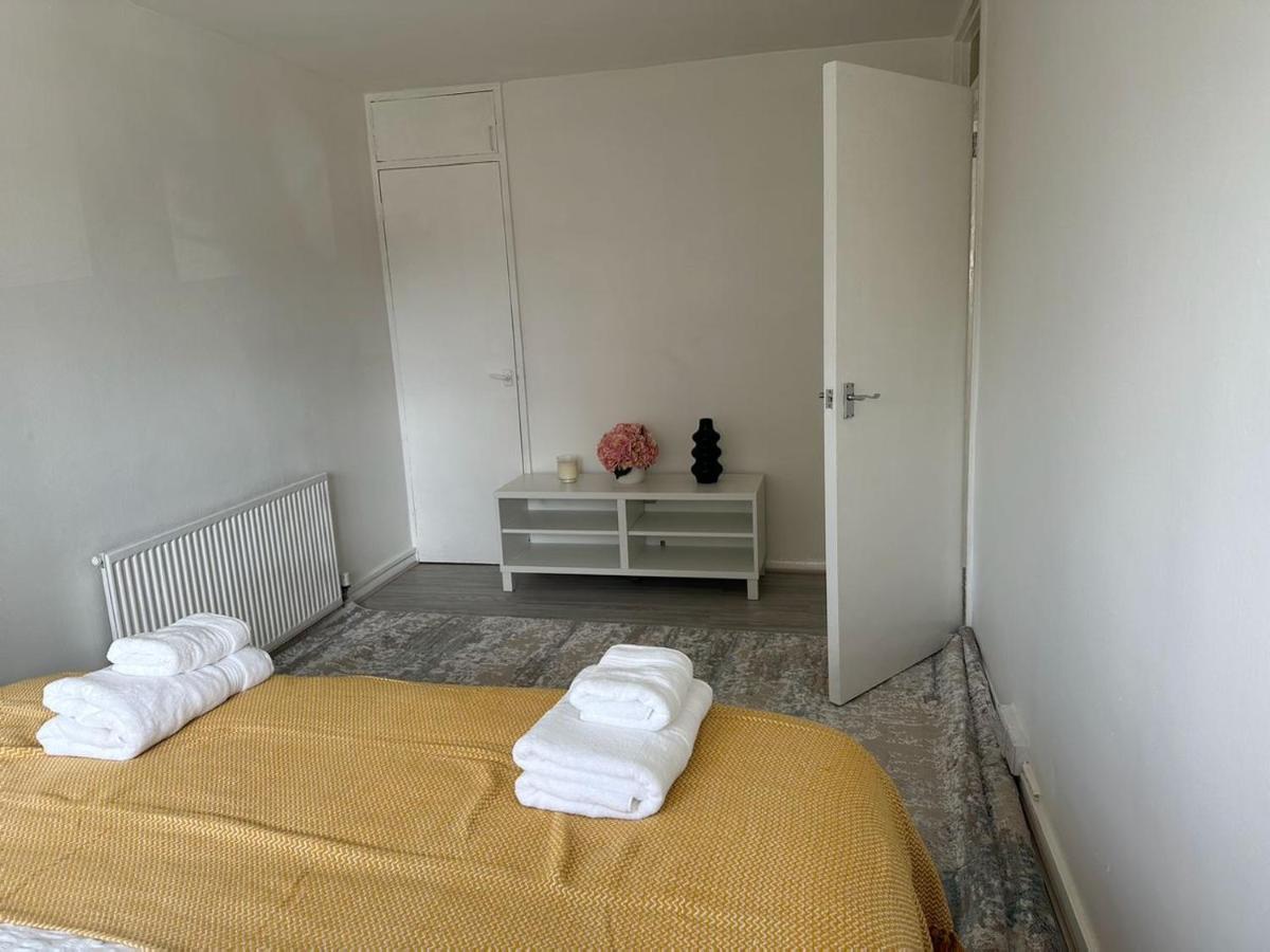 Cheerful Double Room For Single Use London Exterior photo